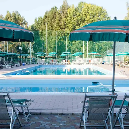 In Mit Pool *